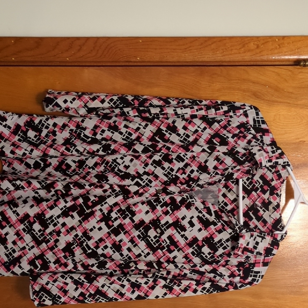 212 Collection Black, White & Pink Geometric Top. 3/4 Sleeve -Size L